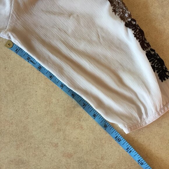 Le Chateau Bohemian Sheer Embroidered 3/4 Sleeve unic - Picture 9 of 10